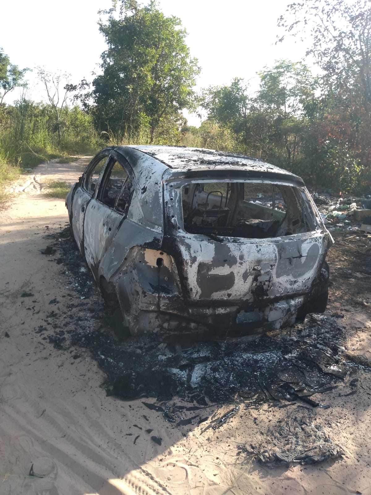 Advogado é preso suspeito de incendiar carro da ex e ameaçar vítima por