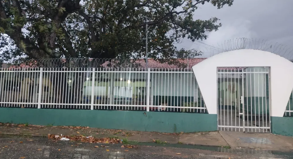 Estudantes são assaltados na entrada de unidade escolar na zona Leste