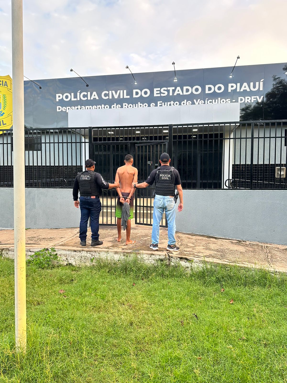 Homem Preso Suspeito De Roubar Motorista De Aplicativo