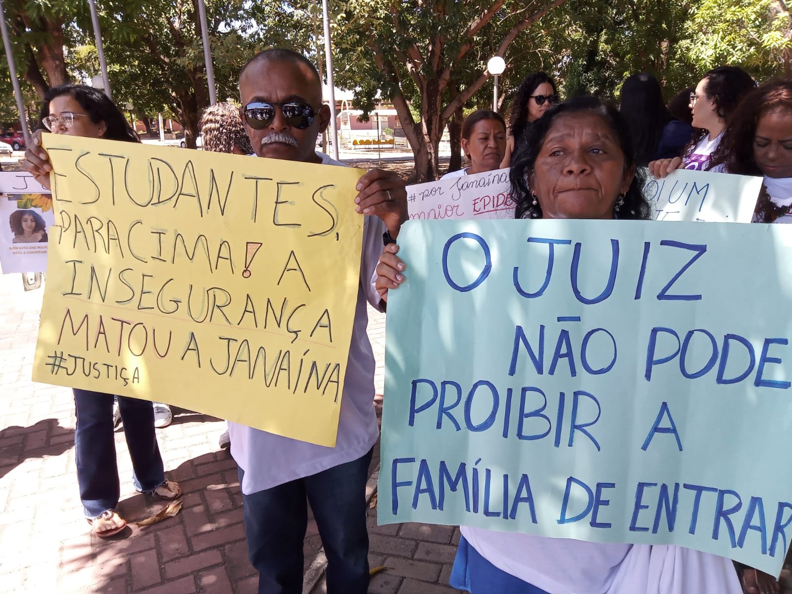 Pai e mãe de Janaína Bezerra