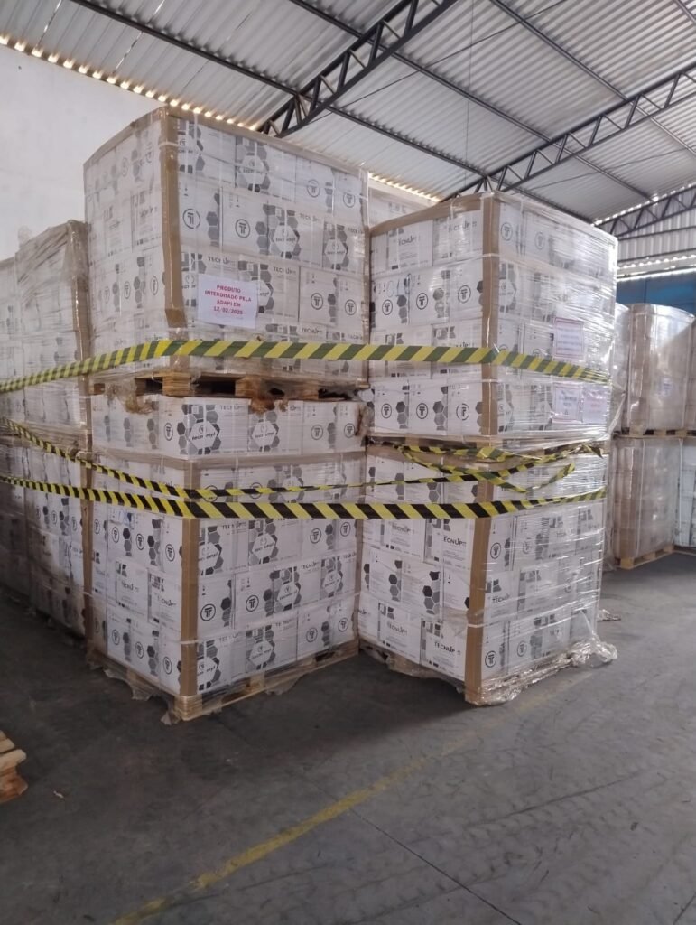 Agrotóxicos vencidos (Foto: Adapi)