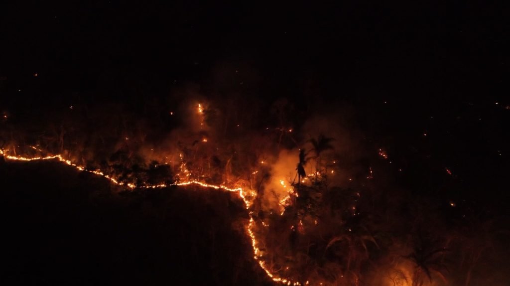 Incêndio em Nazária (Foto: Gustavno Cavalcante/TV Clube)