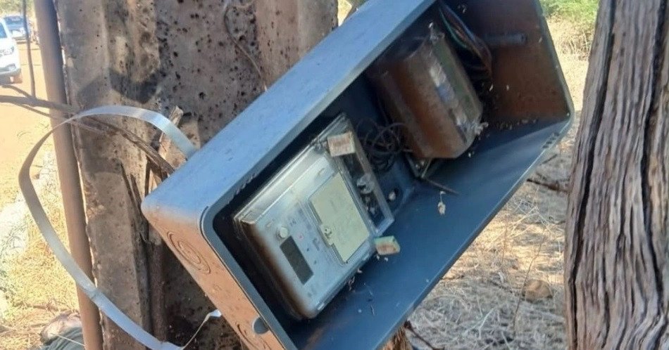 Caixa de fios de poste (Foto: Polícia Militar)
